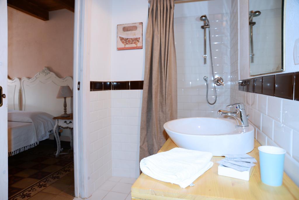 Il Corso 41 Openhouse Hotel Боза Екстериор снимка