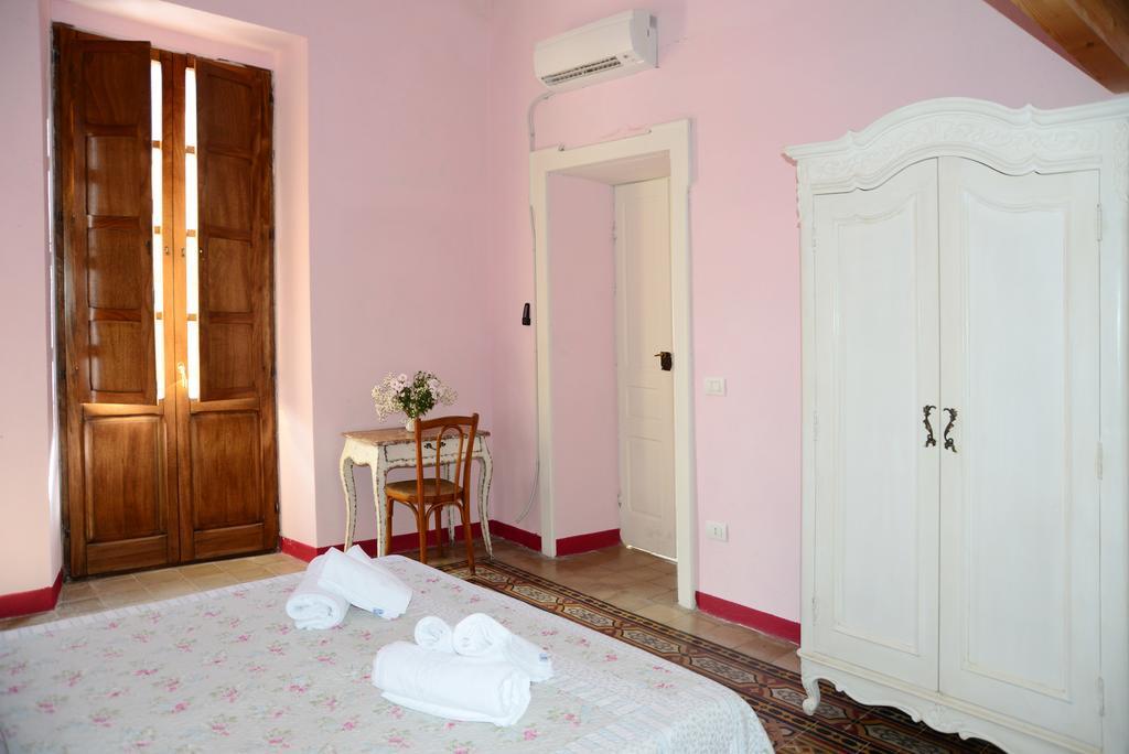 Il Corso 41 Openhouse Hotel Боза Стая снимка